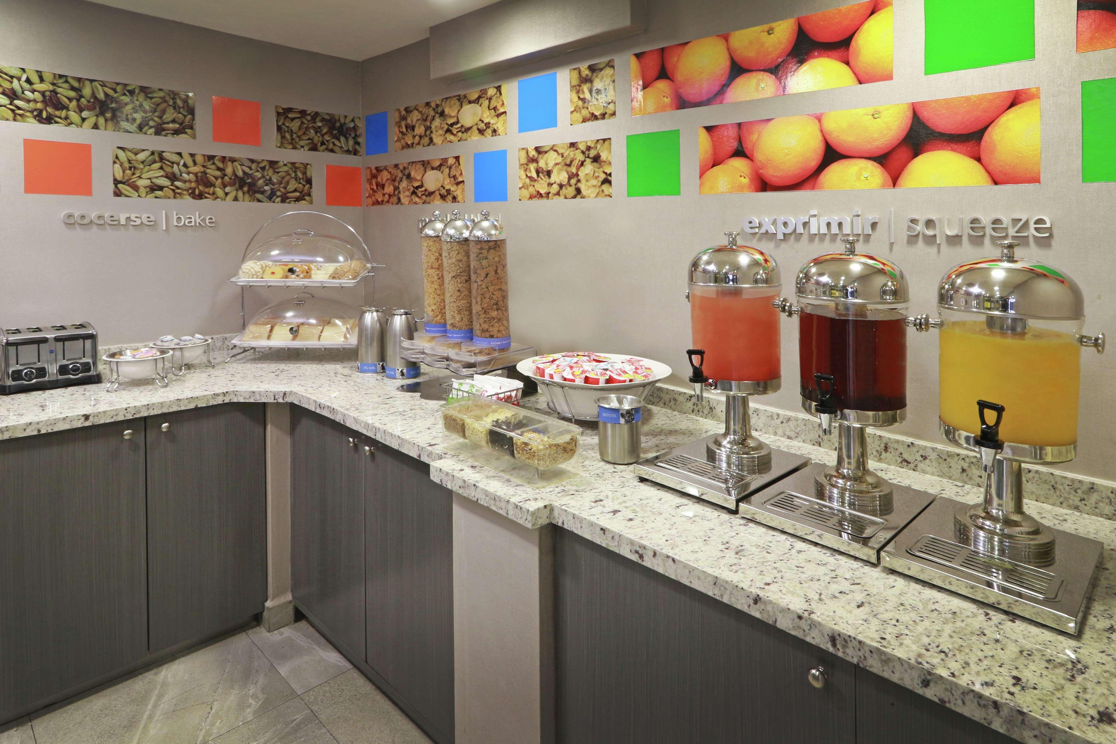 Hampton Inn Monterrey-Airport Apodaca Екстериор снимка