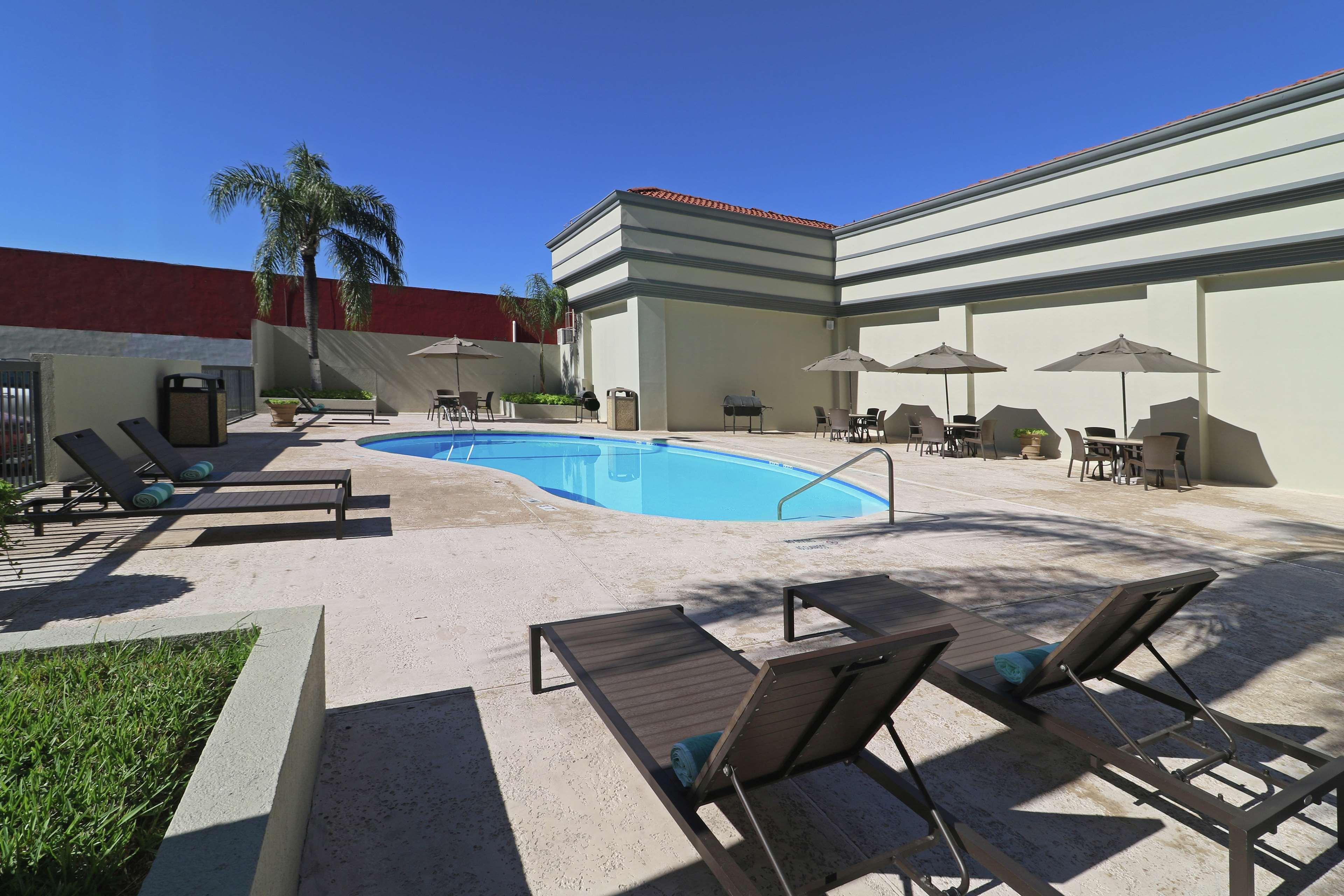 Hampton Inn Monterrey-Airport Apodaca Екстериор снимка