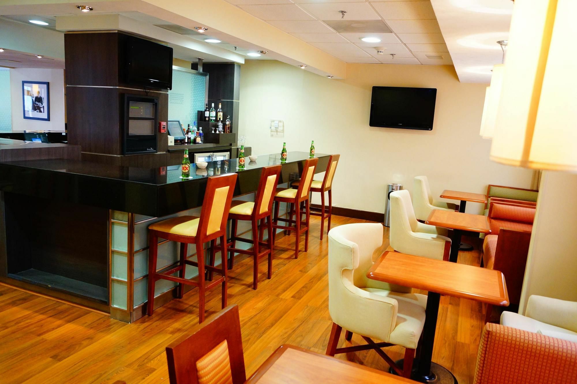 Hampton Inn Monterrey-Airport Apodaca Екстериор снимка